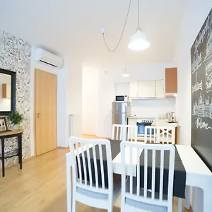 lawrence-design-apartment.inbudapesthotels.com/